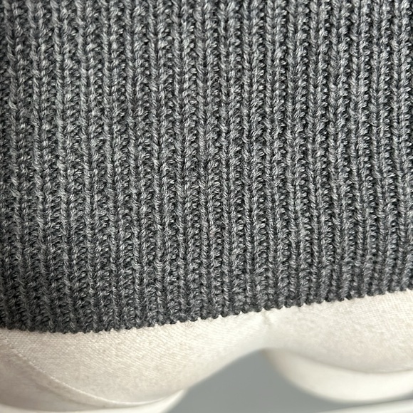 Theory Gray Wool Turtleneck Soft Long Sleeve Sweater size Petite - gently used - Picture 10 of 15